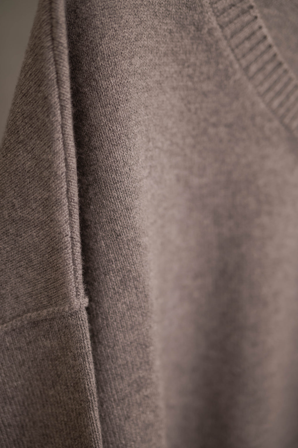 Oversize Strickpullover V-Ausschnitt grau