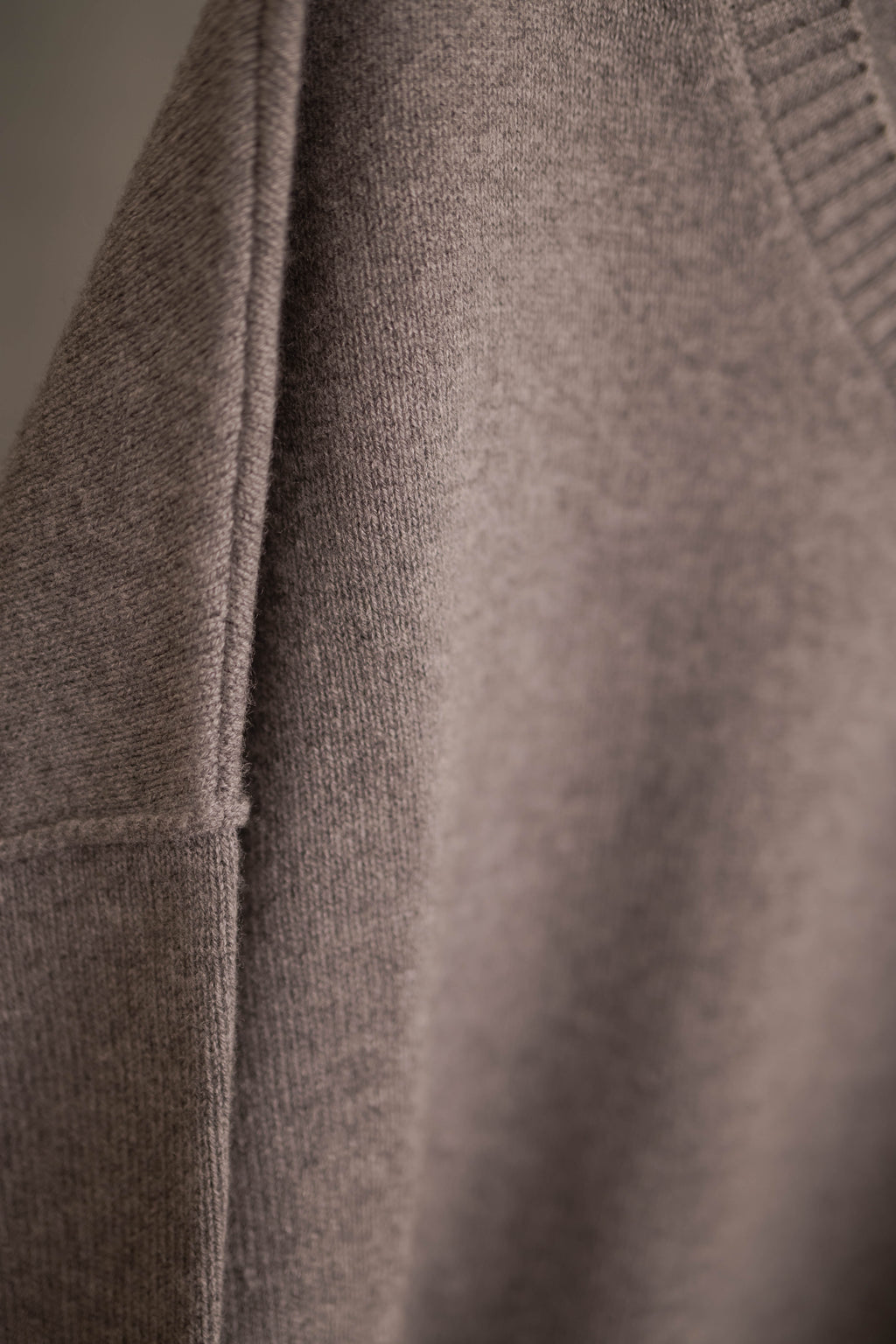 Oversize Strickpullover V-Ausschnitt grau