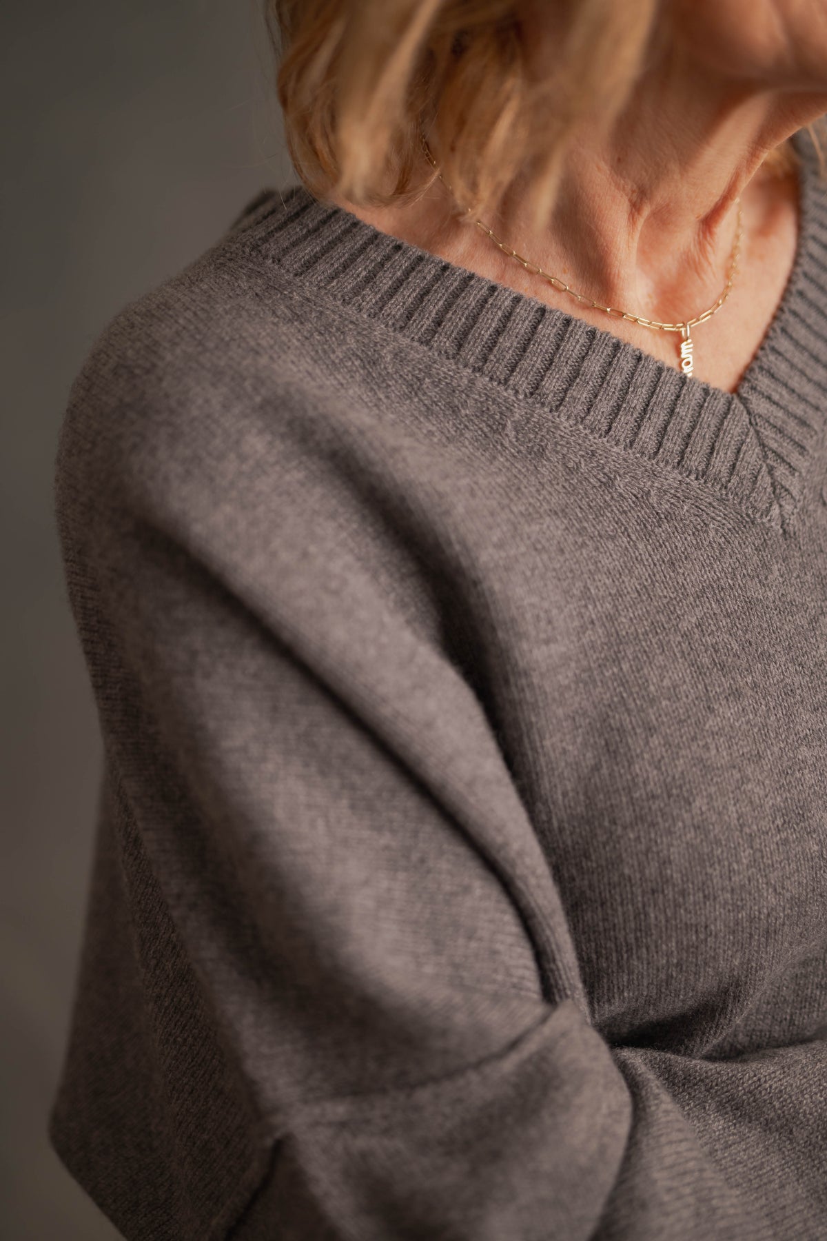 Oversize Strickpullover V-Ausschnitt grau