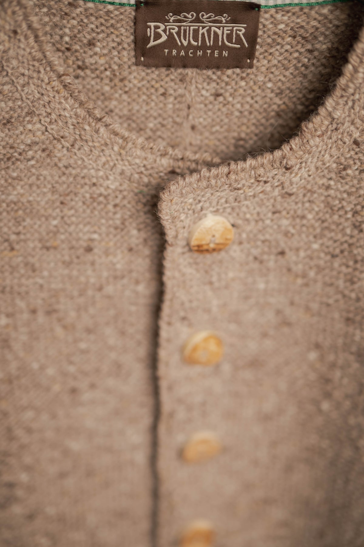 Strickjacke Niklas in beige/braun
