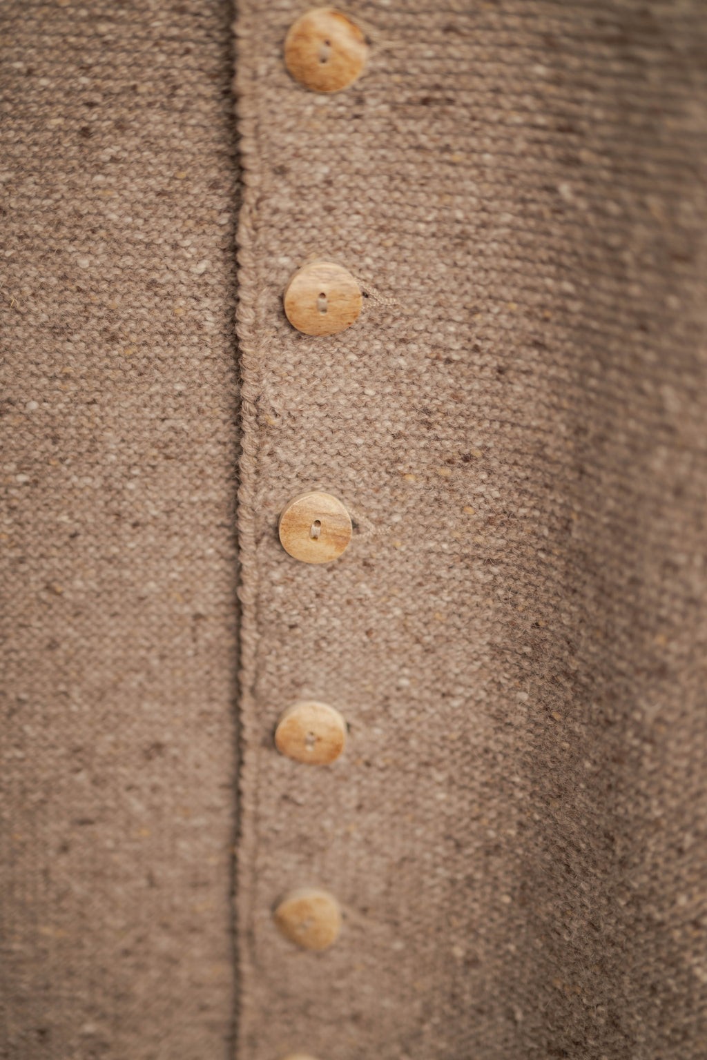 Strickjacke Niklas in beige/braun