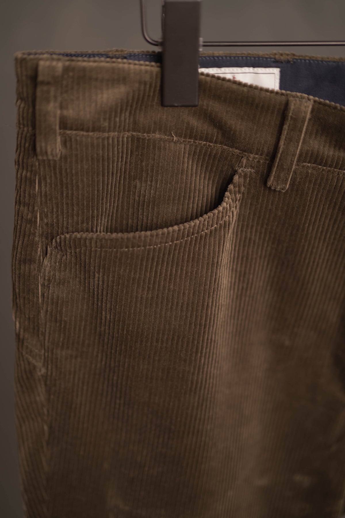 Cordhose Turin in olivgrün