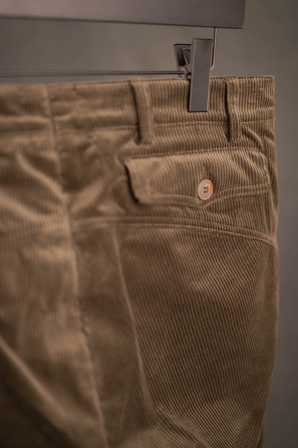 Cordhose Turin in olivgrün