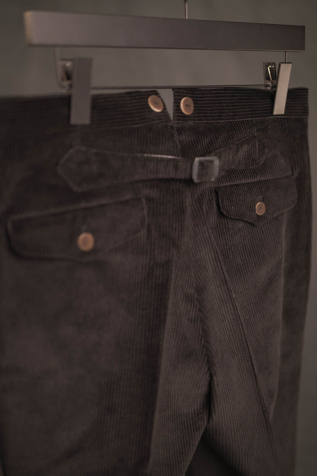 Cordhose schwarz mit Spitzbund