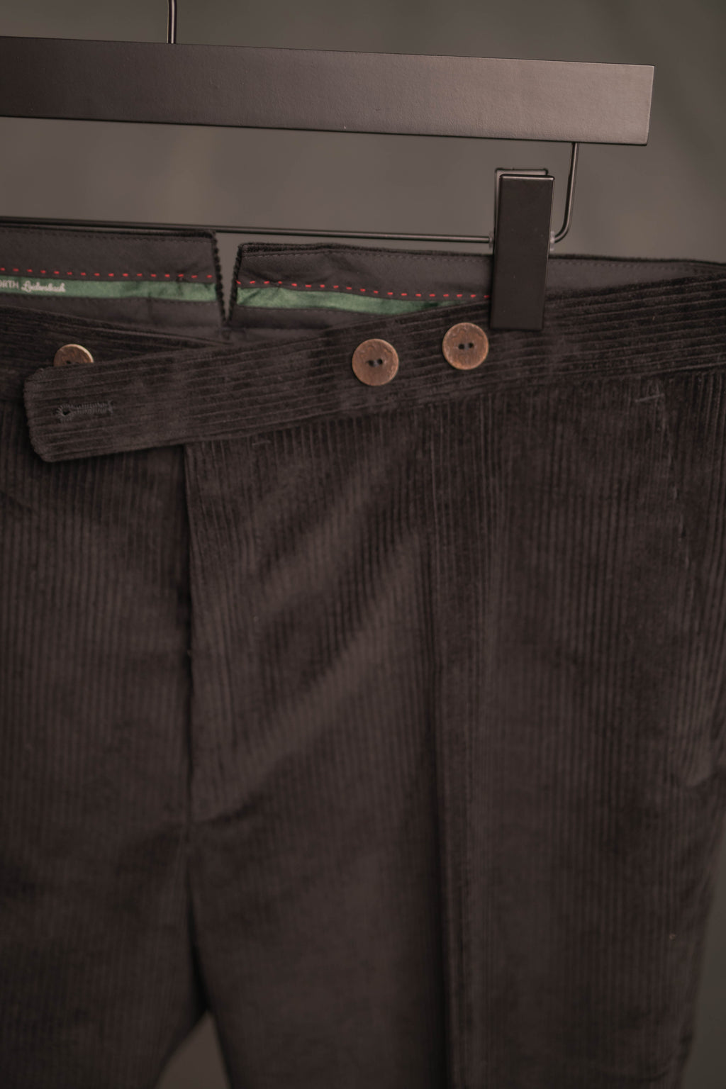 Cordhose schwarz mit Spitzbund