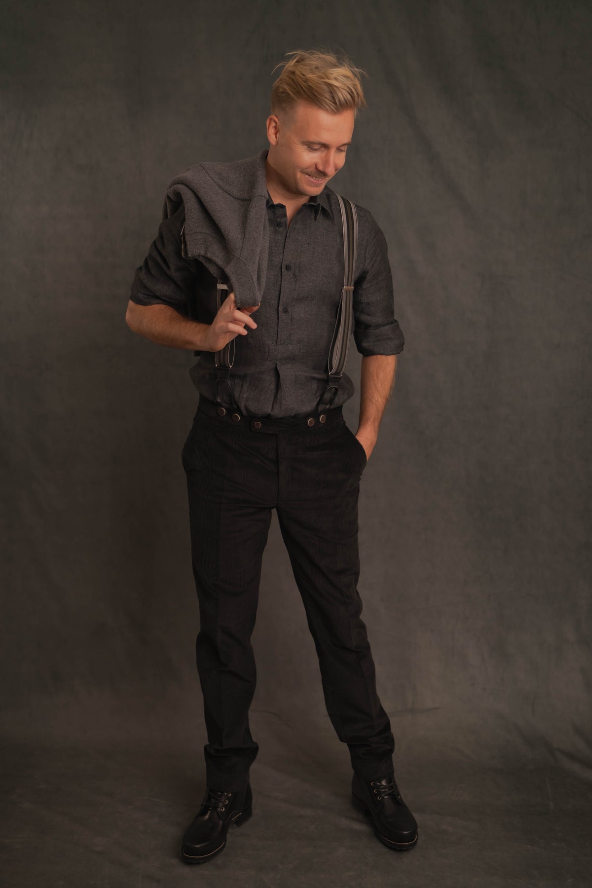 Cordhose schwarz mit Spitzbund