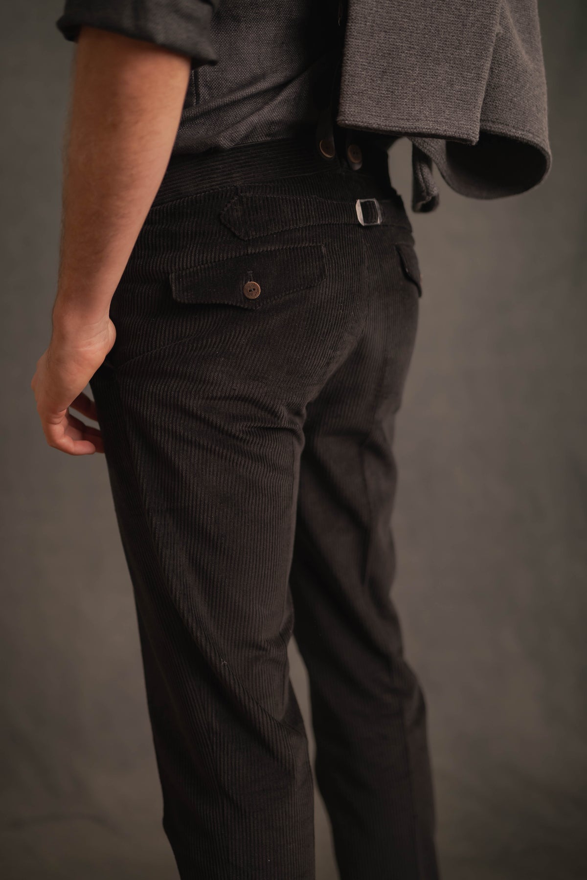 Cordhose schwarz mit Spitzbund
