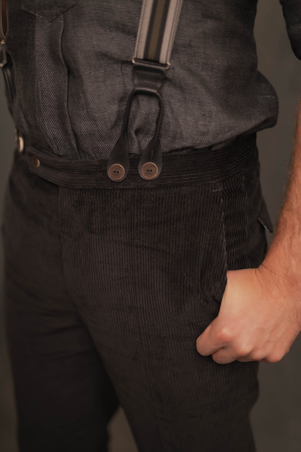 Cordhose schwarz mit Spitzbund