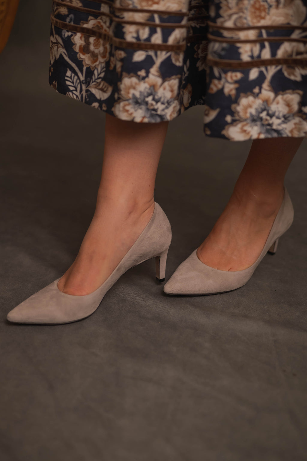 Veloursleder Pump in steel/hellgrau