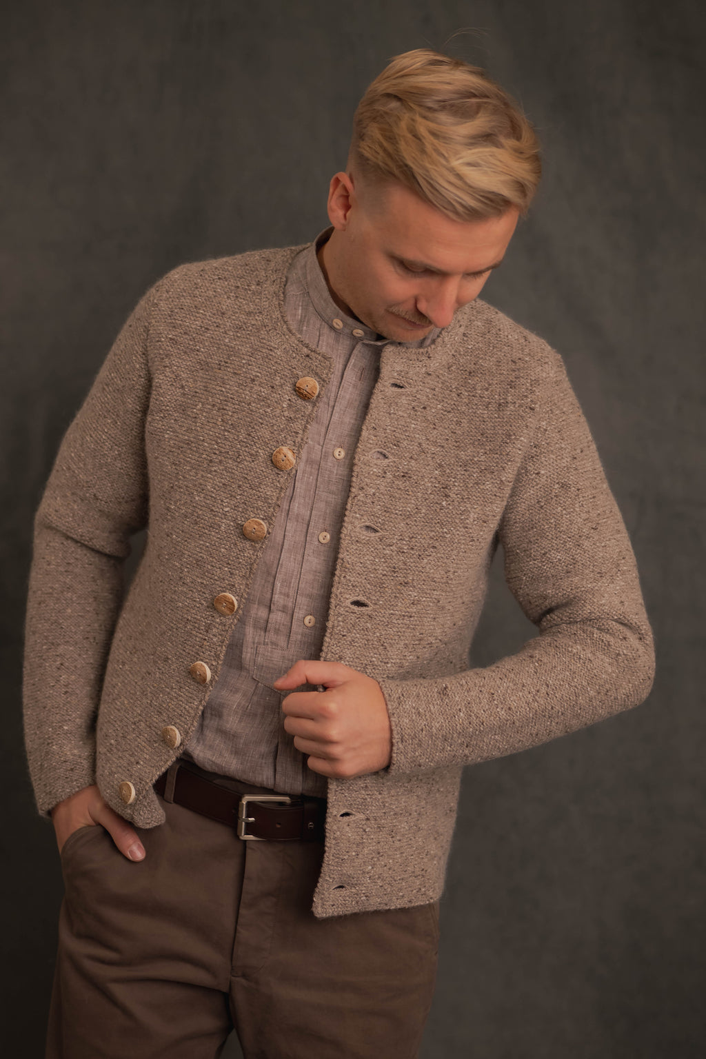 Strickjacke Niklas in beige/braun