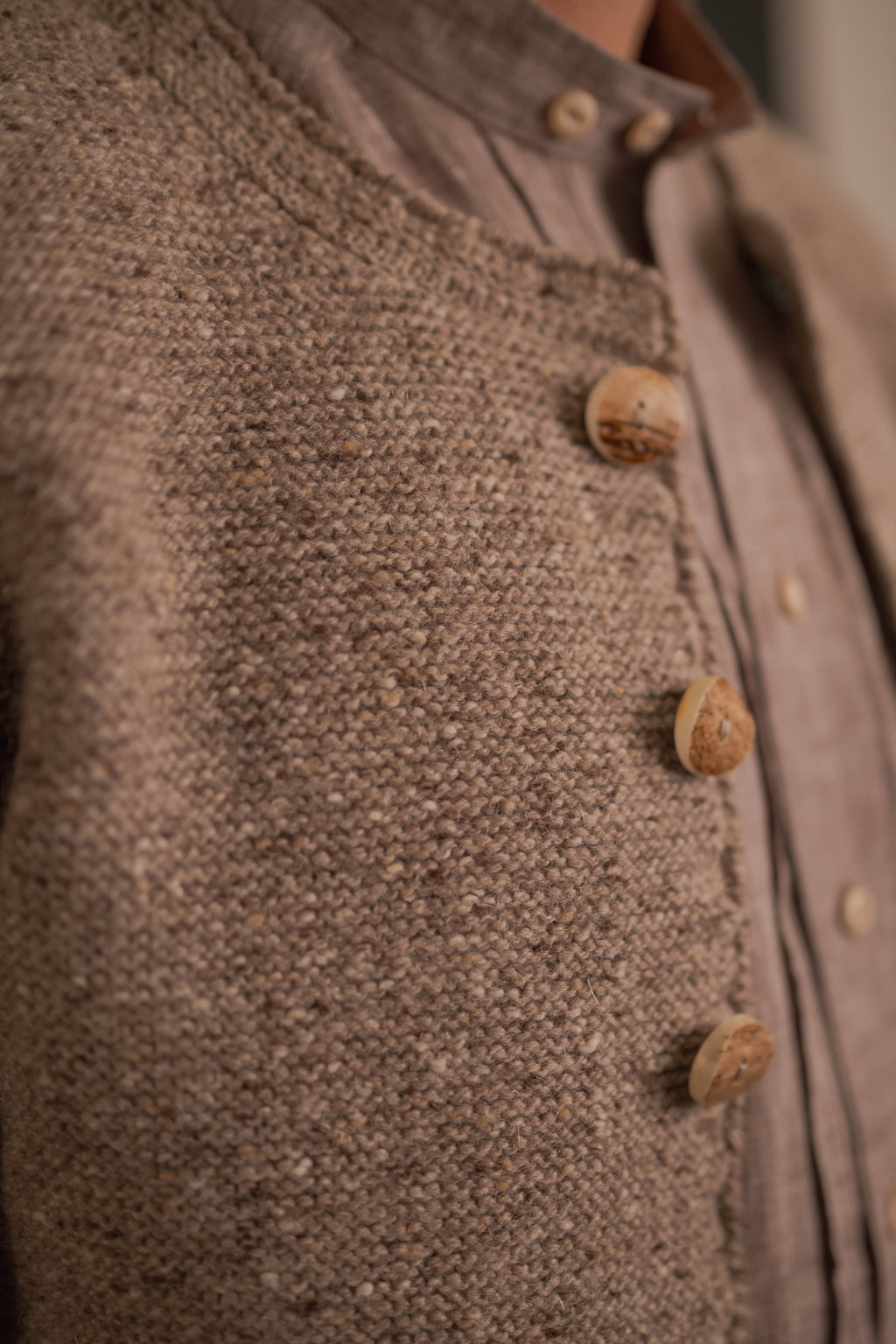 Strickjacke Niklas in beige/braun