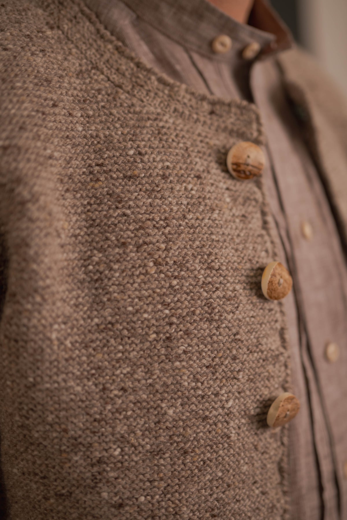 Strickjacke Niklas in beige/braun