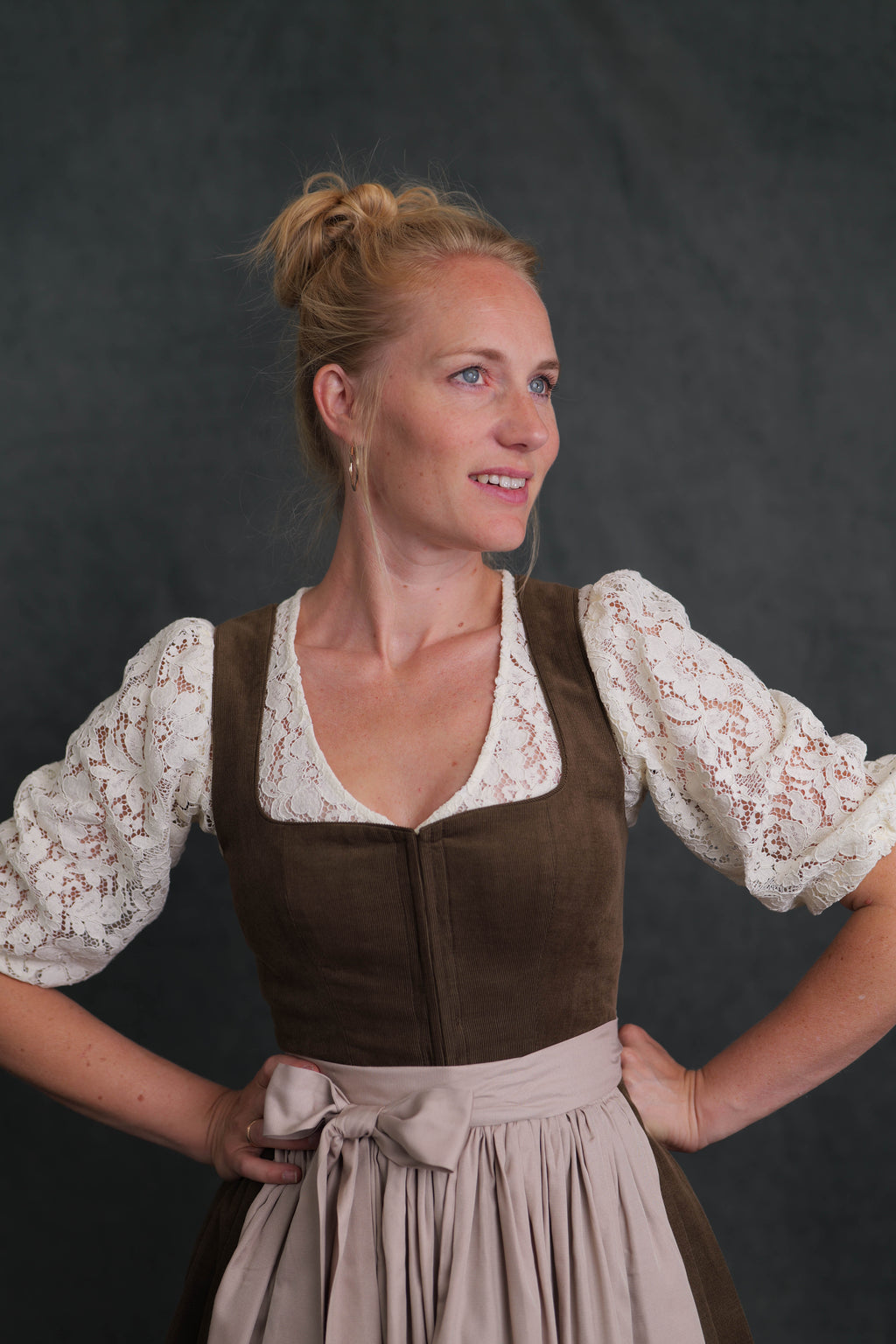 Dirndlbluse Spitze ivory