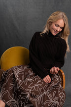 Grober Strickpullover mit Rollkragen in braun