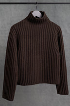 Grober Strickpullover mit Rollkragen in braun