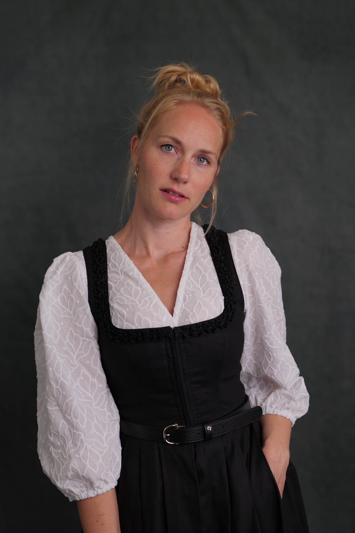 Dirndlbluse mit Ornamenten